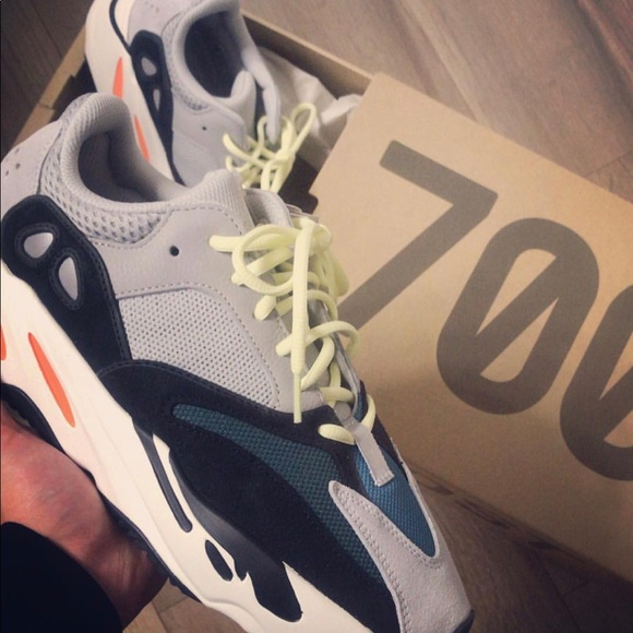Yeezy 700 wave runner - Picture 1 of 2